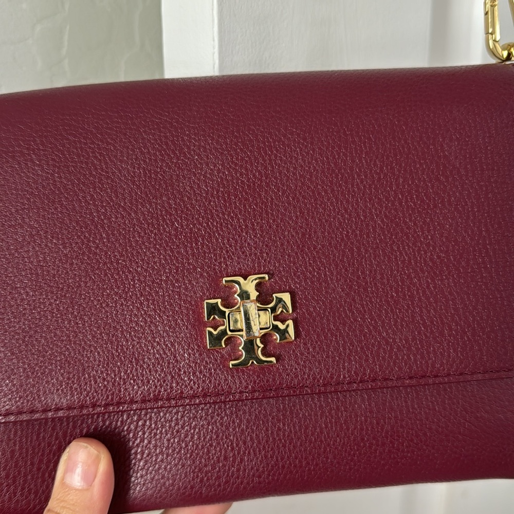 Burgundy authentic Tory Burch bag! In great condition !